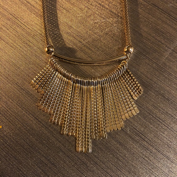 Jewelry - Gold statement necklace 💛